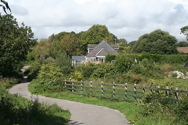 Public-realm location context near Bowie birthplace
