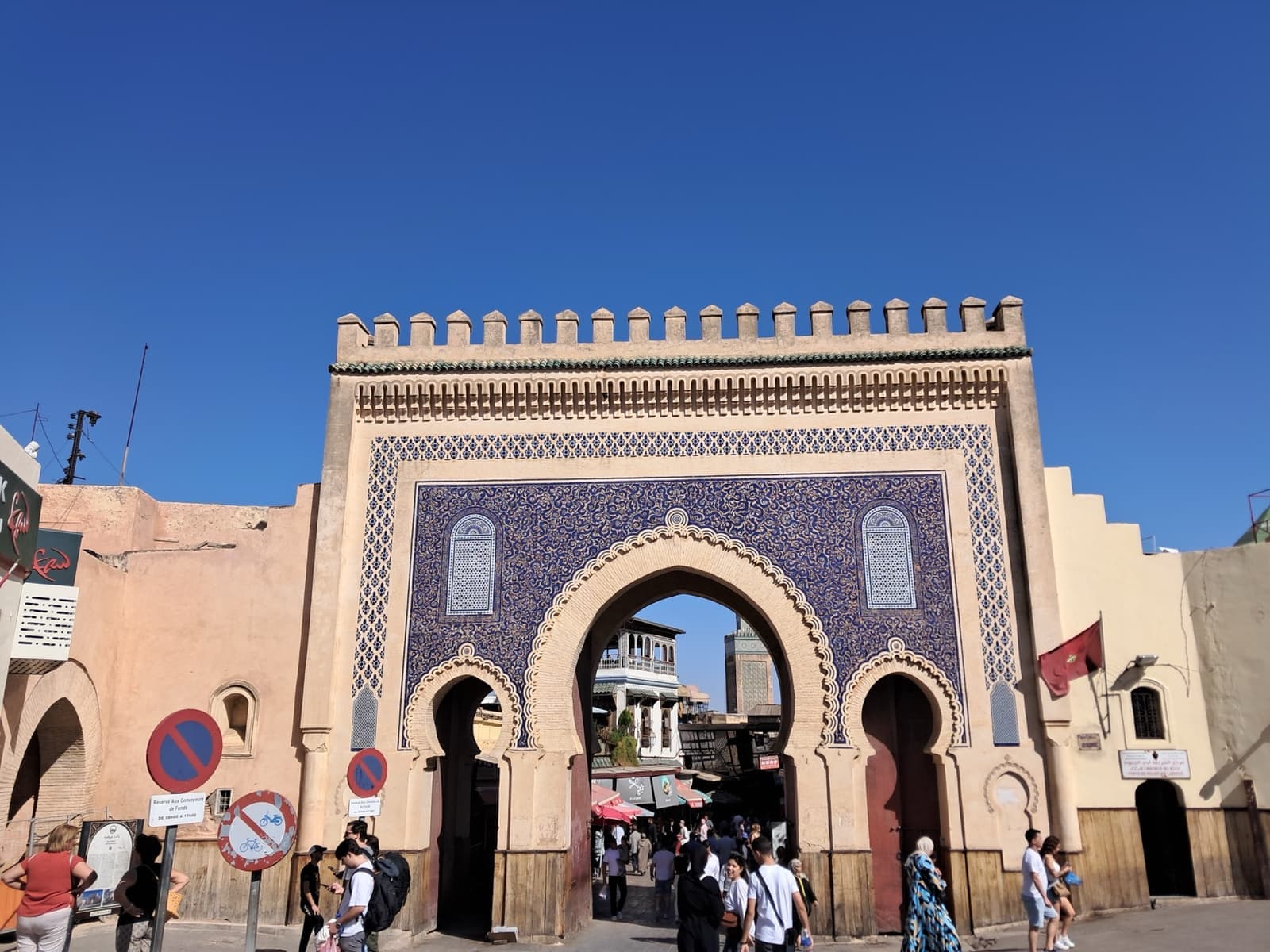 A gate with three horseshoe arches covered in blue tiles