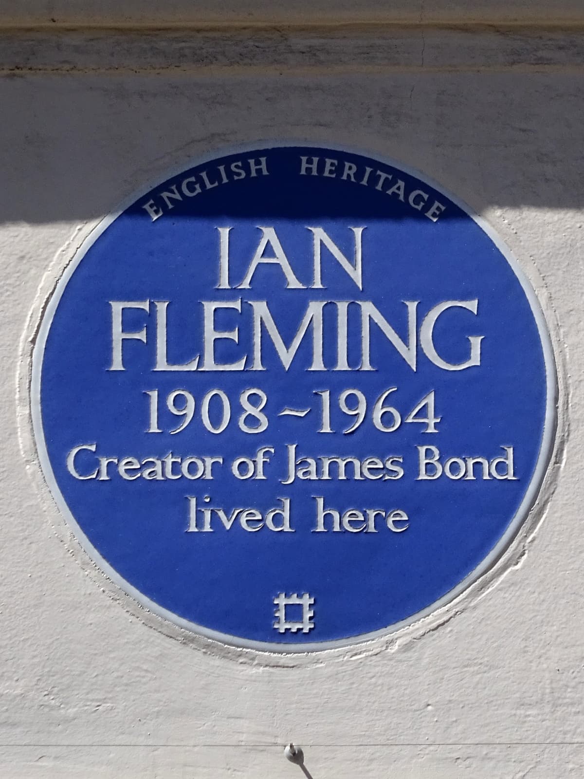 A round blue plaque reading Ian Fleming, creator of James Bond, lived here
