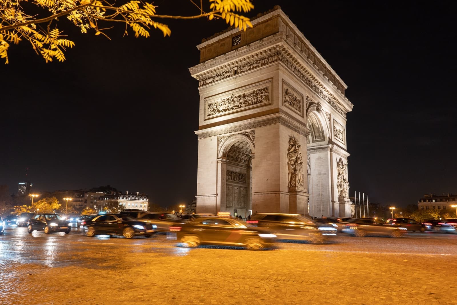 Cars and scooters sweeping round the Arc de Triomphe