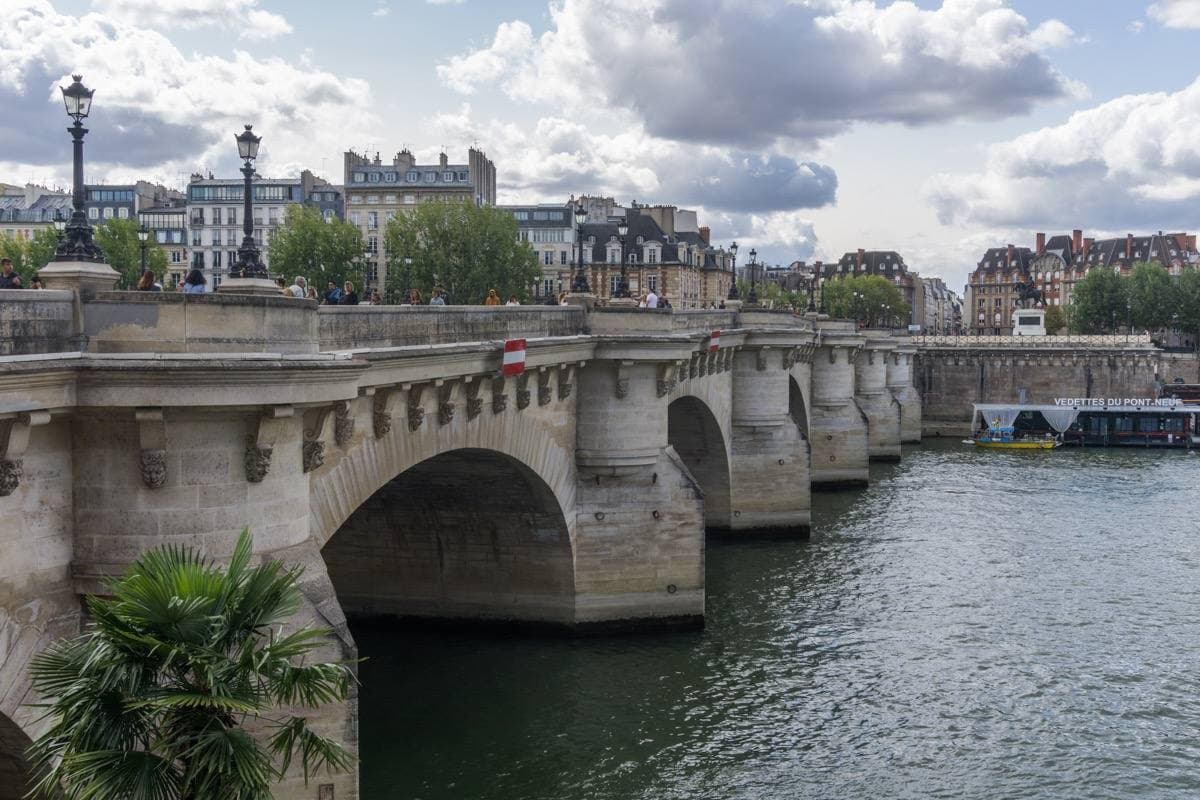 A long stone bridge of round arches across the Seine
