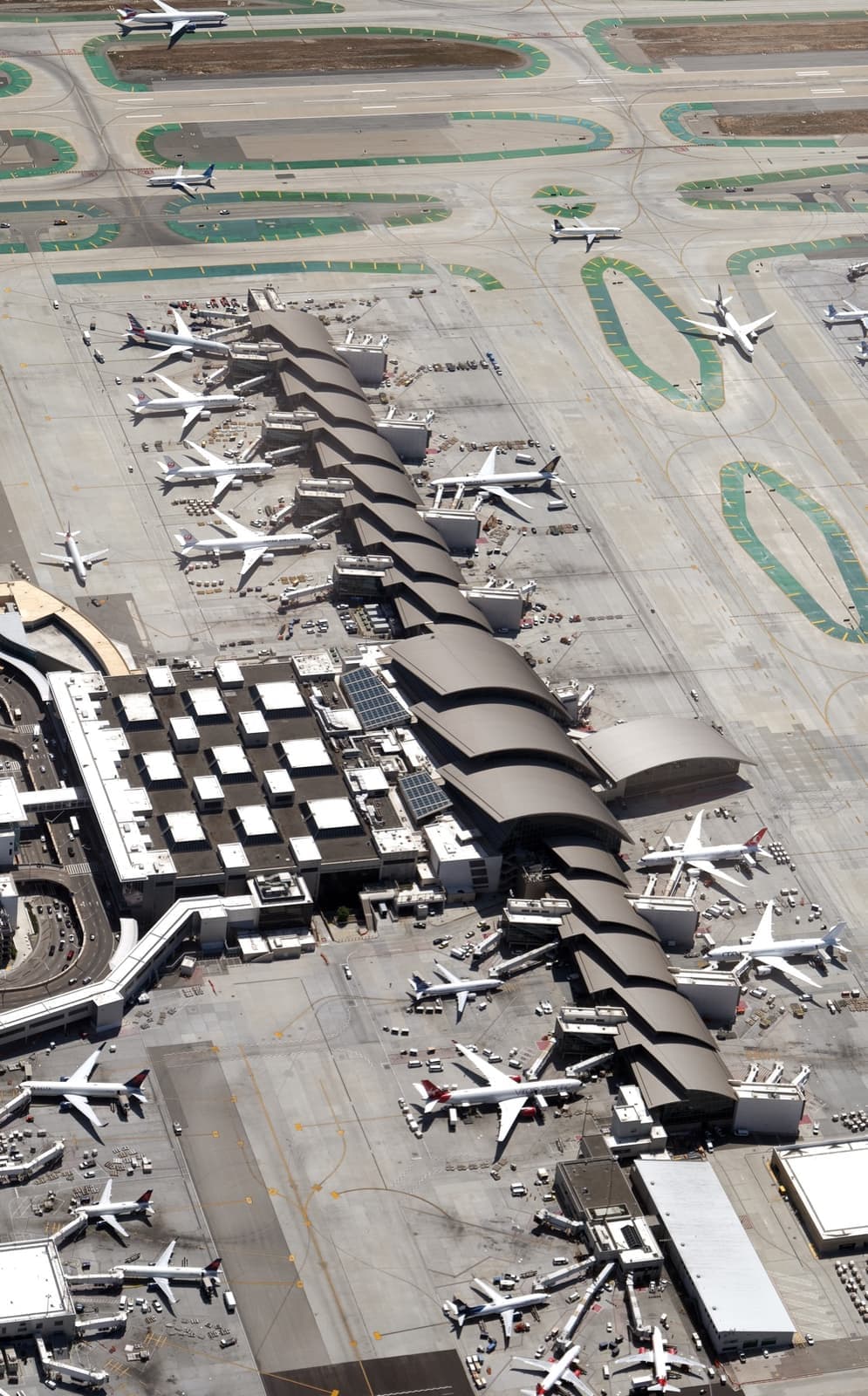 The curved roof of the Tom Bradley International Terminal