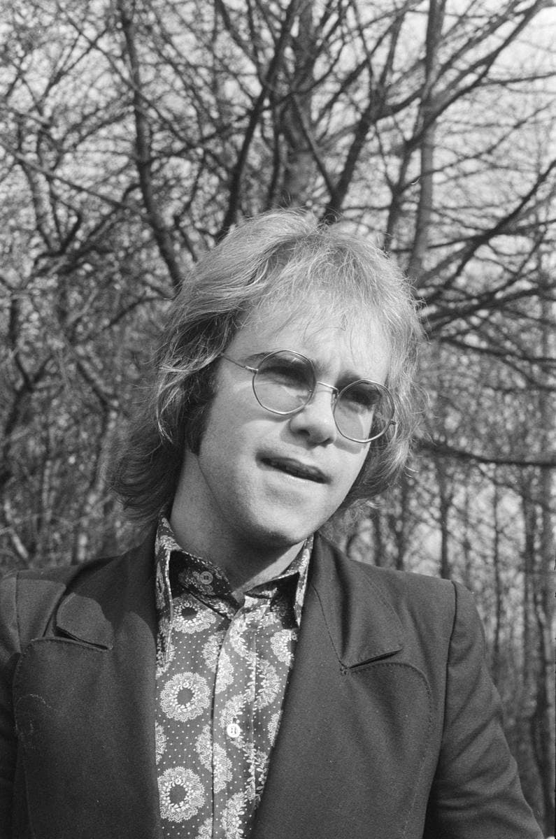 Elton John in 1971 in round wire glasses