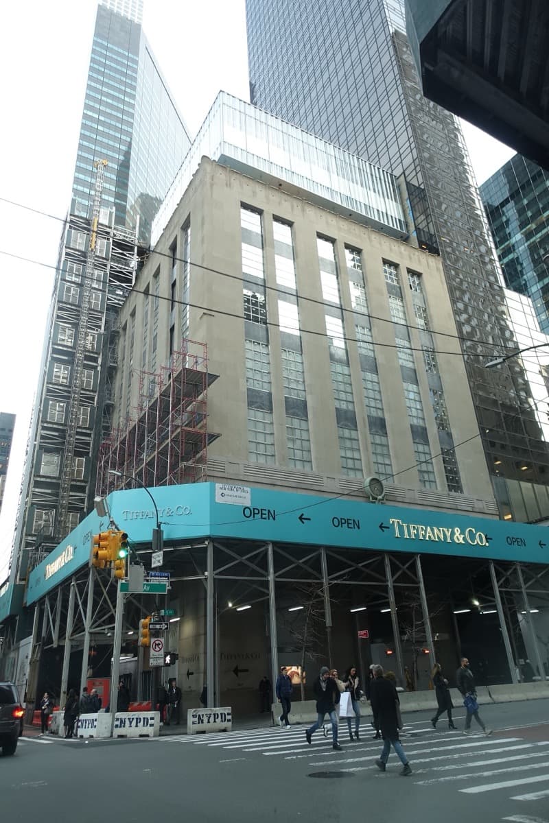 A stone-fronted jewellery store on a corner of Fifth Avenue