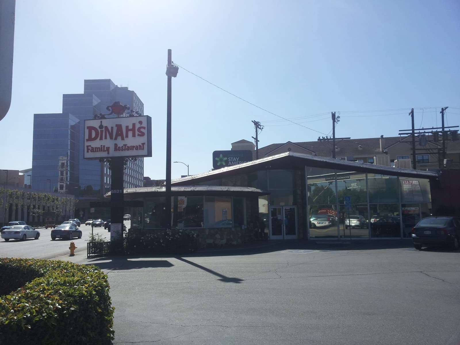 A low diner with a tall red Dinah’s sign on a pole