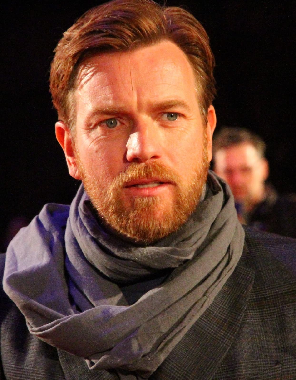 Ewan McGregor with a beard and a grey scarf, photographed at a premiere
