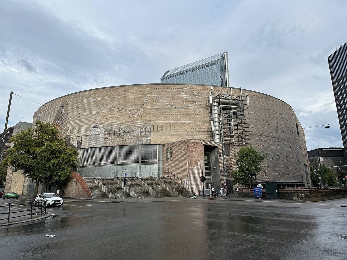 The round arena of Oslo Spektrum with mosaic-tiled outer walls