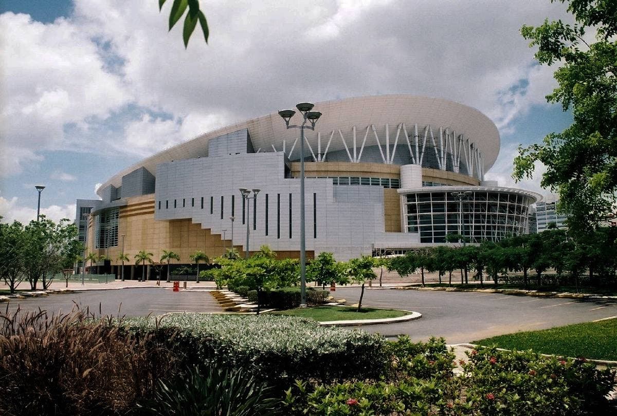 The curved front of the Coliseo de Puerto Rico