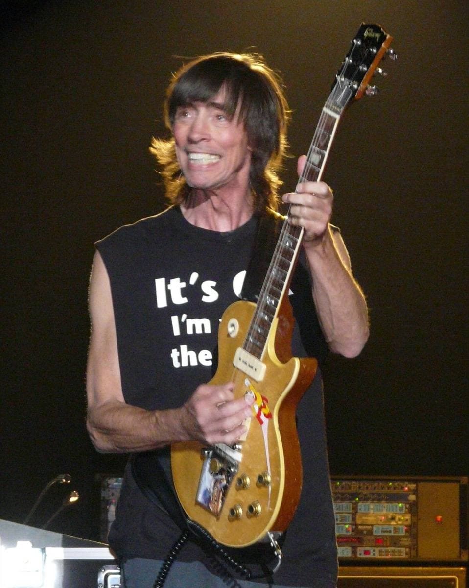 Tom Scholz playing guitar on stage in 2008
