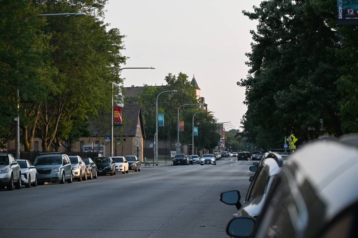 Early morning on a wide South Side avenue
