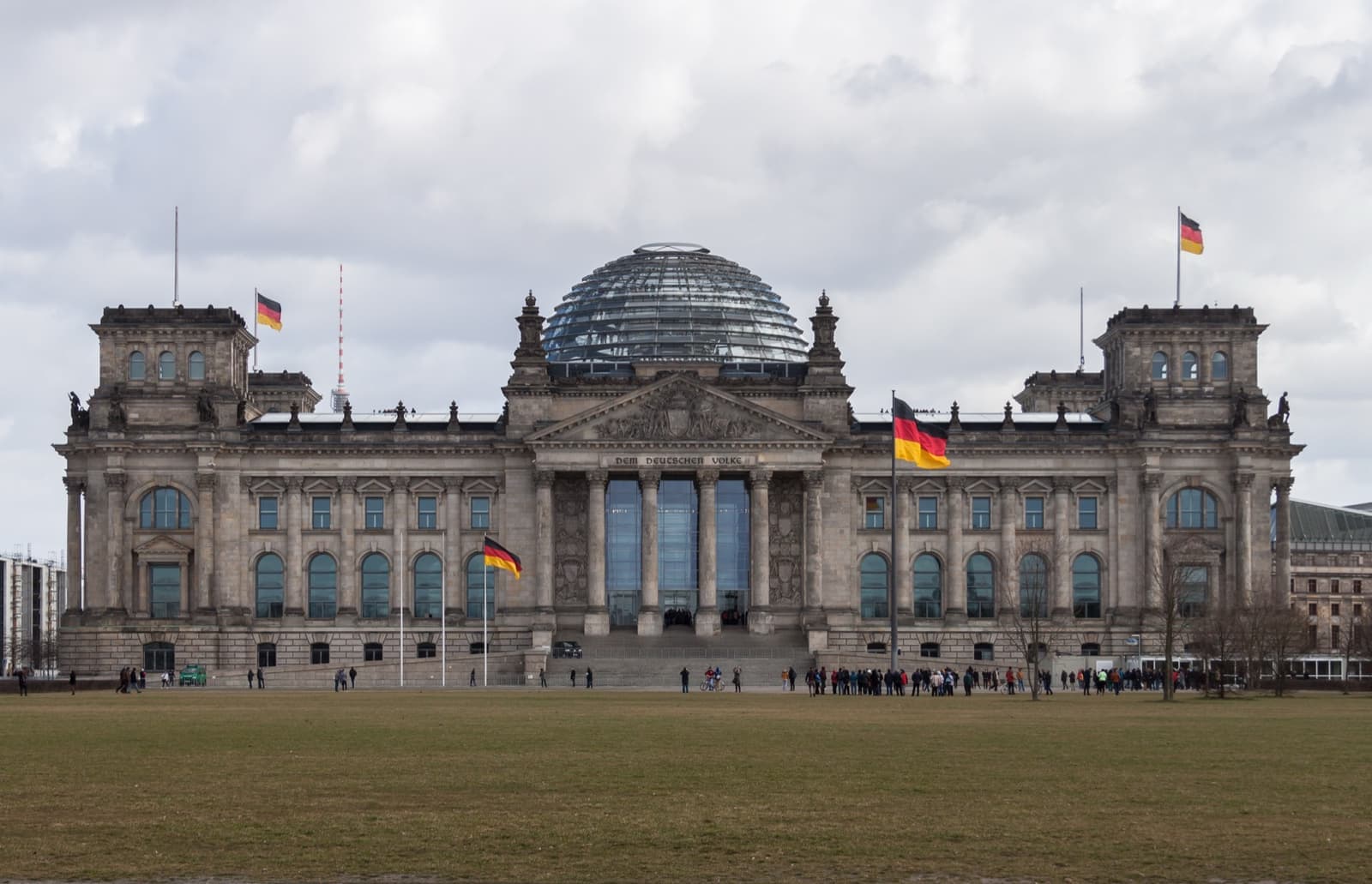 The west front of the Reichstag with its glass dome