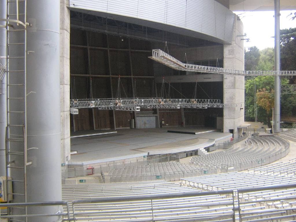 The open-air Quinta Vergara amphitheatre and its seating bowl