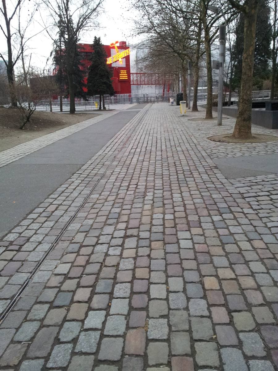 A path through the Parc de la Villette towards the Zénith arena