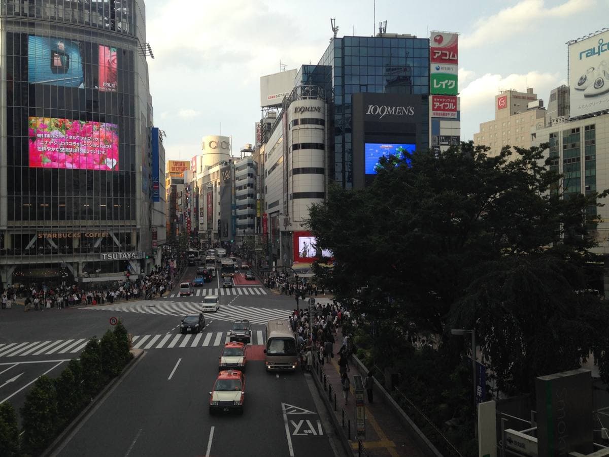 Inokashira-dori seen from above at Shibuya Station, traffic and buildings climbing away up the road