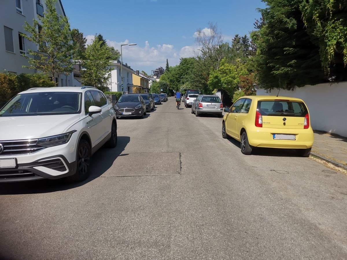 A quiet tree-lined residential street in Solln, Munich