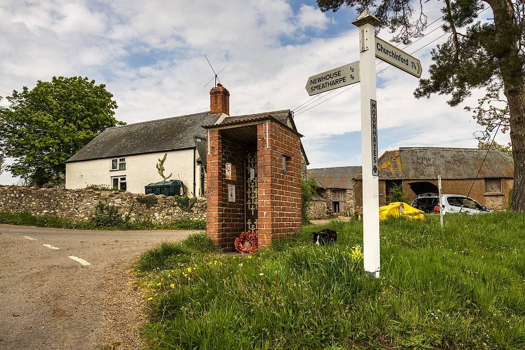 A small sentry box memorial by a lane