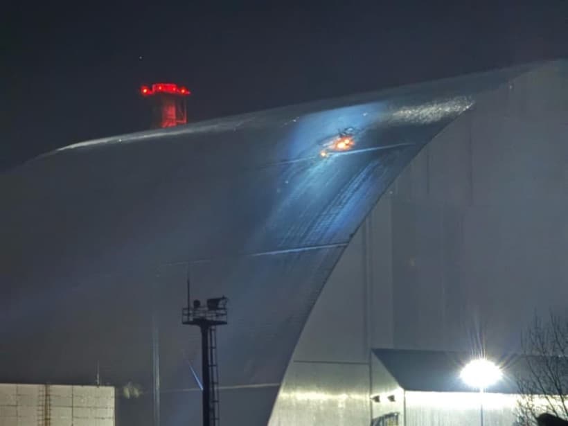 Damage to the roof of the steel confinement arch