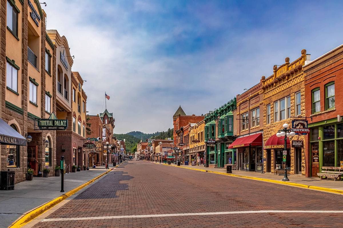A wide brick-paved Main Street lined with two- and three-storey brick buildings
