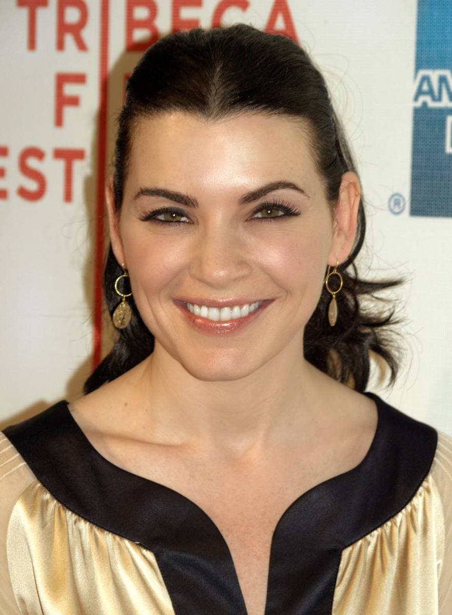 Julianna Margulies in 2009, smiling, dark hair pulled back