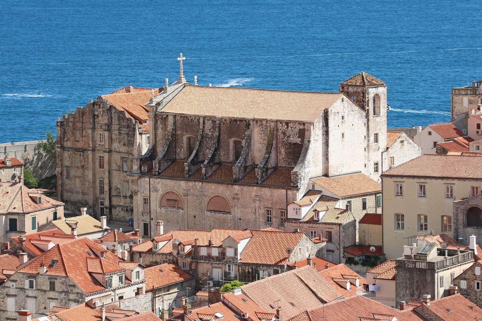 A baroque church front in Dubrovnik