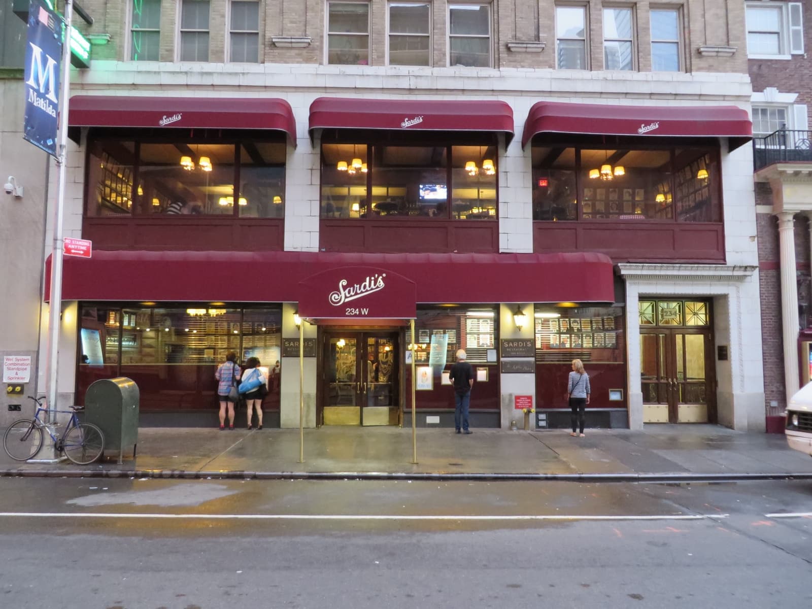 Sardi’s restaurant front with red awnings