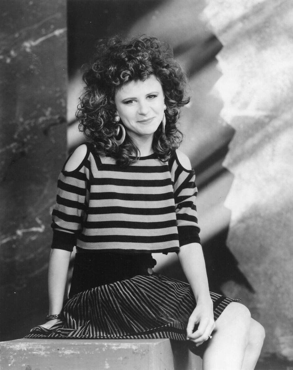 Black-and-white press portrait of Tracey Ullman in 1987