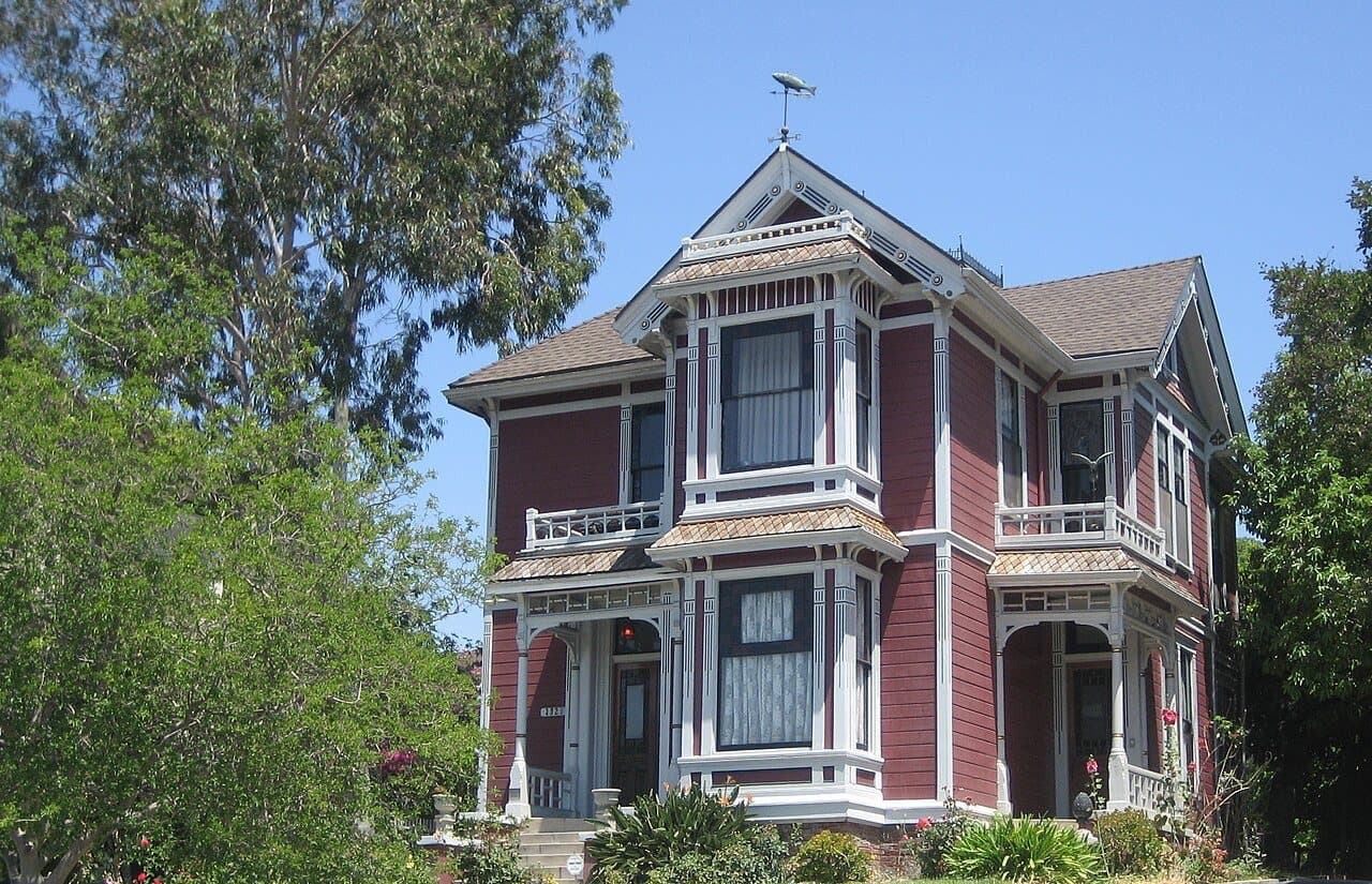 Innes House on Carroll Avenue, used for the Halliwell house exterior