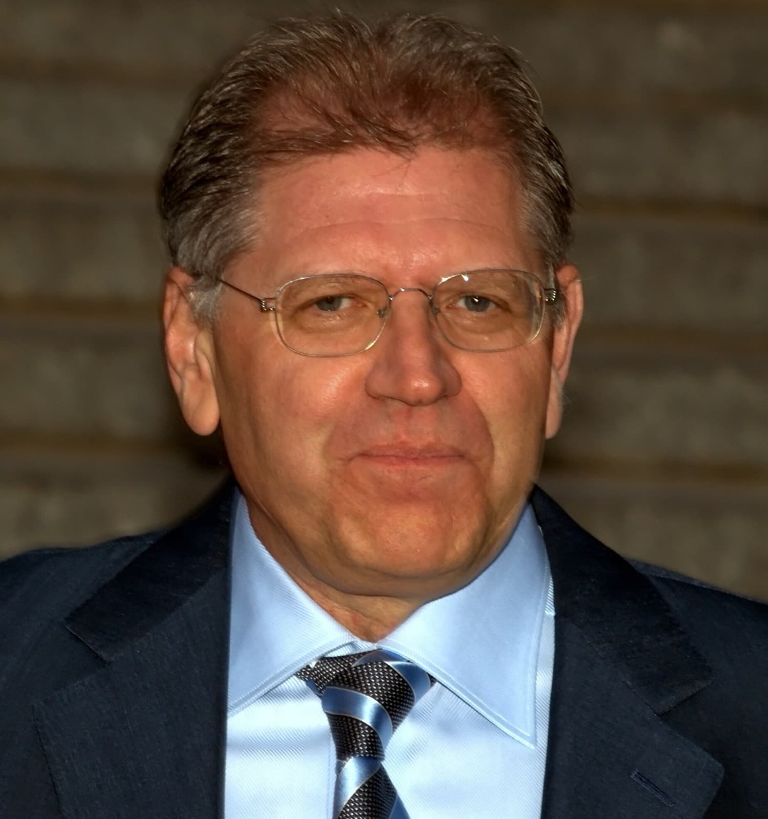 Robert Zemeckis in a suit and tie, smiling