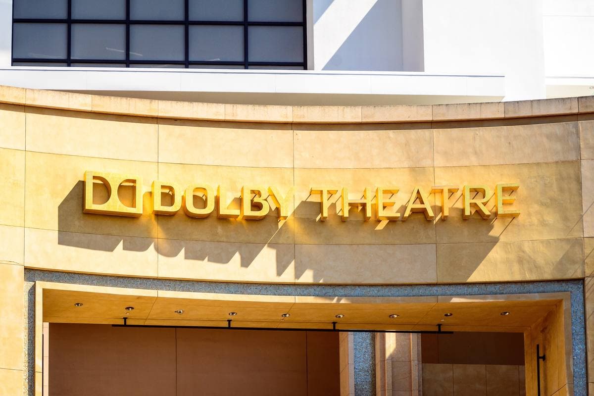 The entrance of the Dolby Theatre, with columns and steps