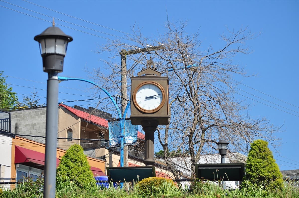 A street clock over a beachfront building