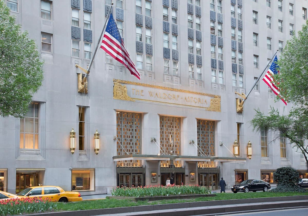 A grand hotel entrance with a clock on Park Avenue