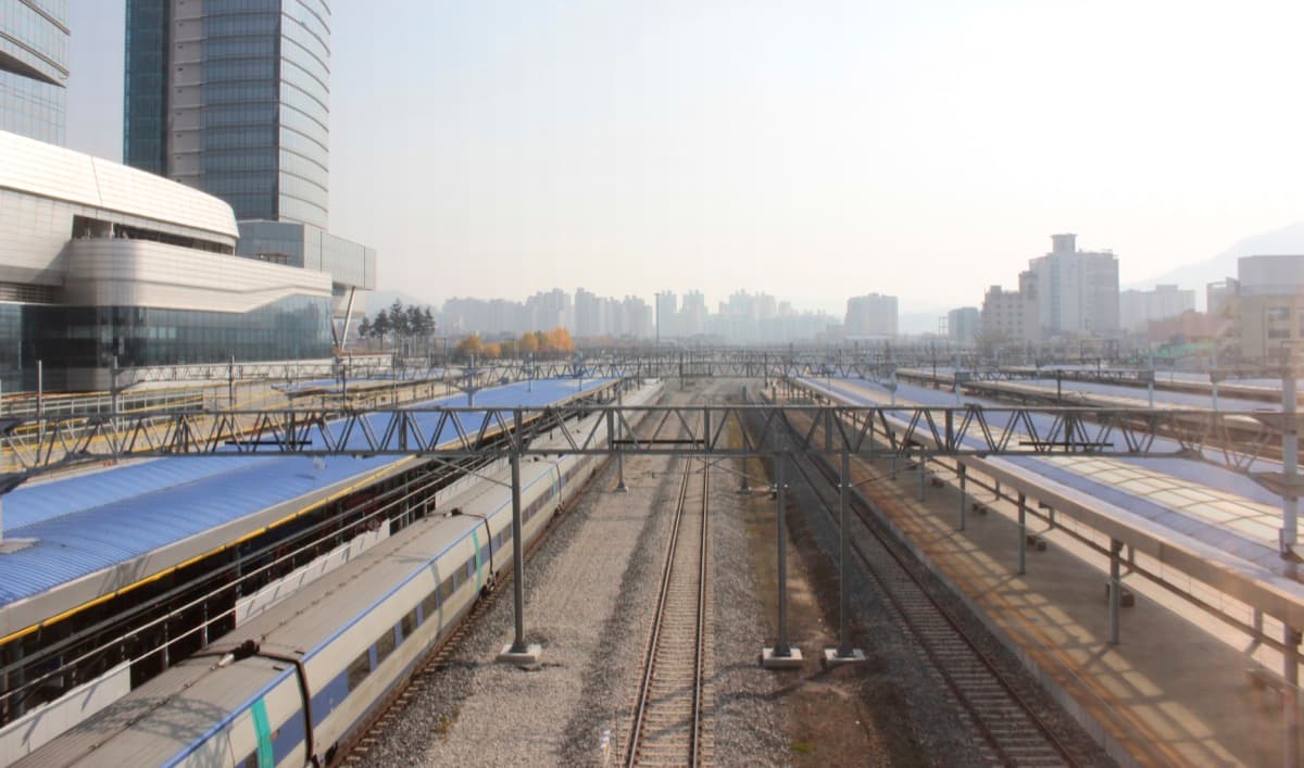 Several railway tracks running past platforms at Daejeon Station.