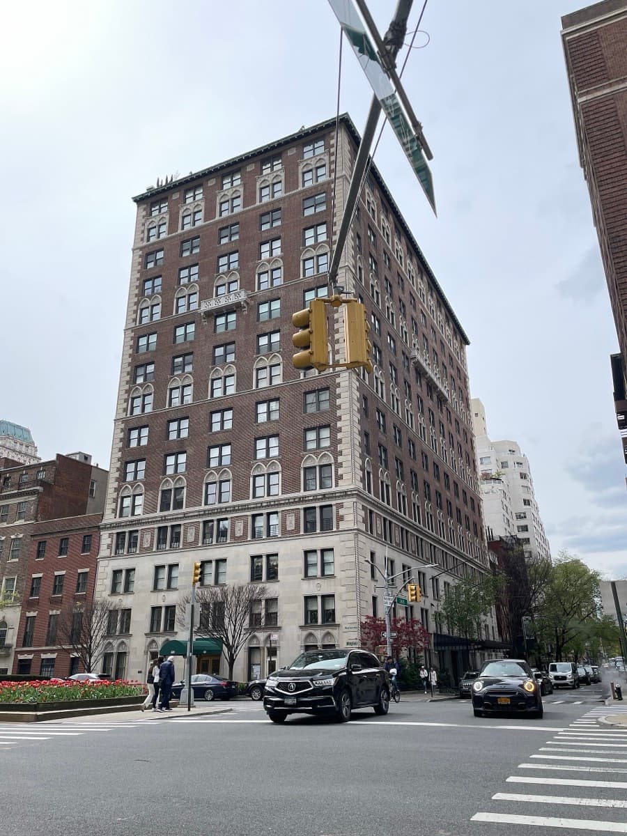 A cream residential tower on the corner of Park Avenue