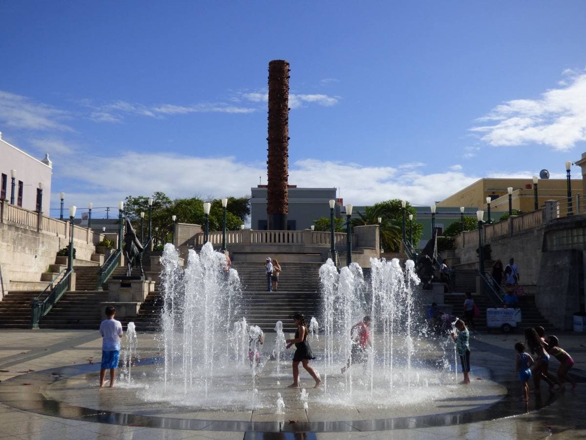 Children in the fountain of Plaza del Quinto Centenario, Old San Juan