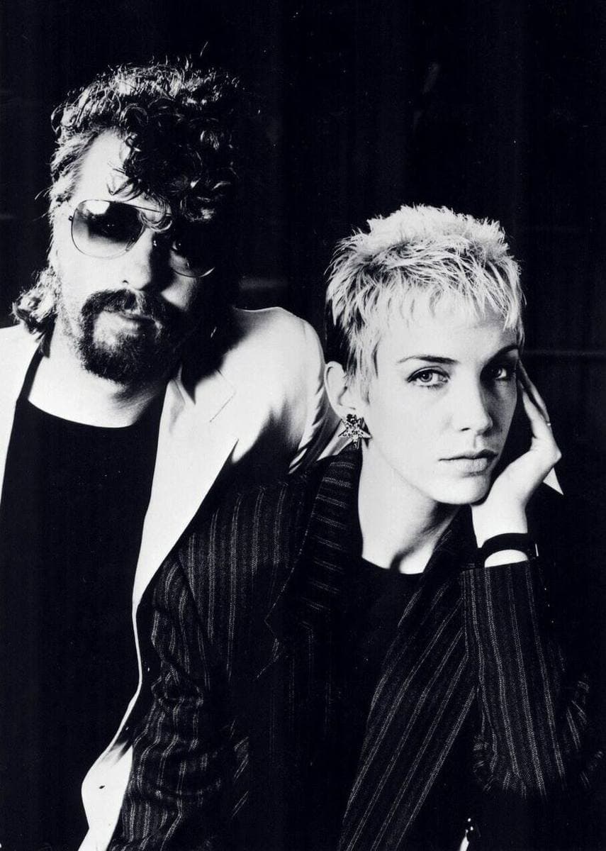 Dave Stewart and Annie Lennox of Eurythmics posing together in 1985