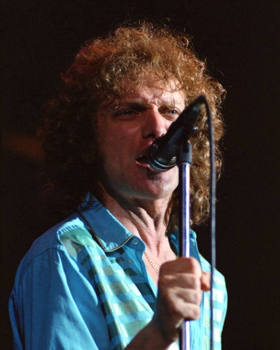 Lou Gramm singing on stage in 1979