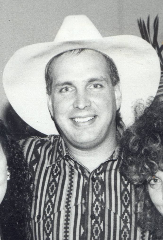 Garth Brooks backstage at a 1991 awards rehearsal