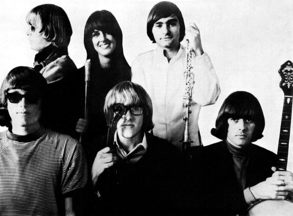 Six members of Jefferson Airplane in two rows, Grace Slick at top centre and Marty Balin top right