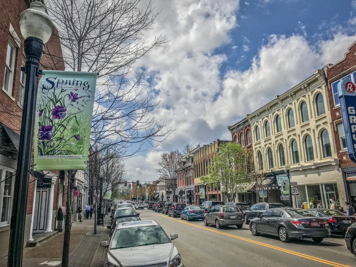 Shopfronts on a street in downtown Franklin, Tennessee