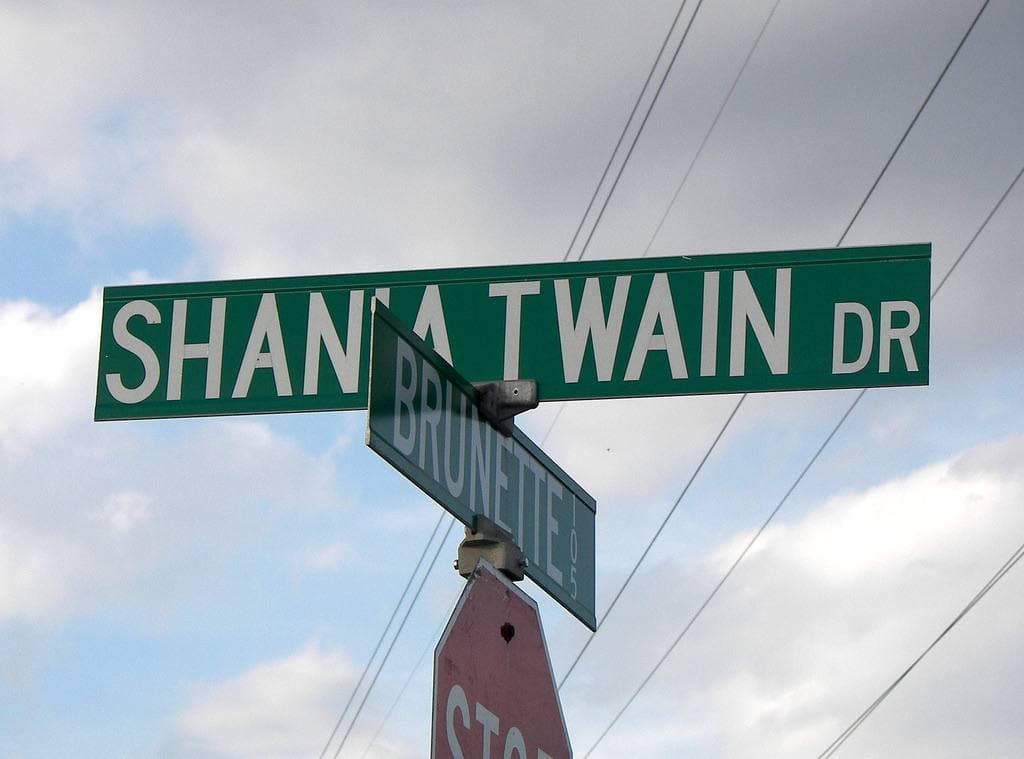 A street sign reading Shania Twain Drive in Timmins