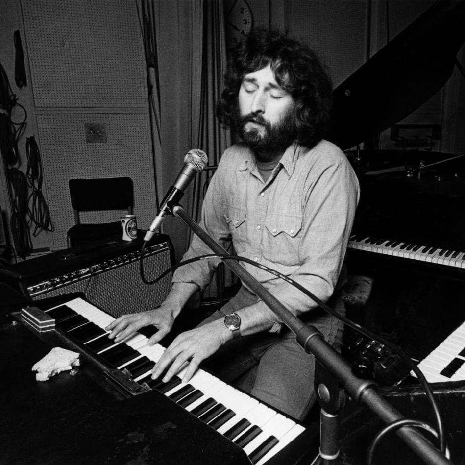 Rick Davies in 1974, bearded, in a black-and-white portrait