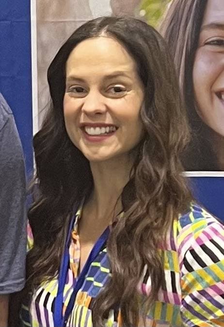 Portrait of Melanie Zanetti smiling at a convention