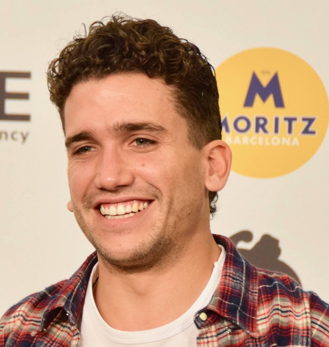 Jaime Lorente with dark curly hair