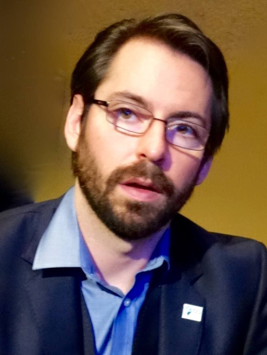 Martin Starr, bearded, looking at the camera