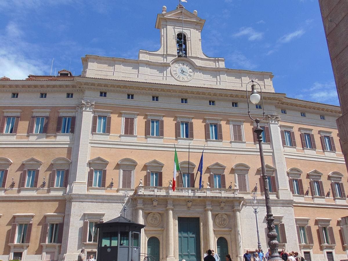 A curved palace front on a square with an obelisk