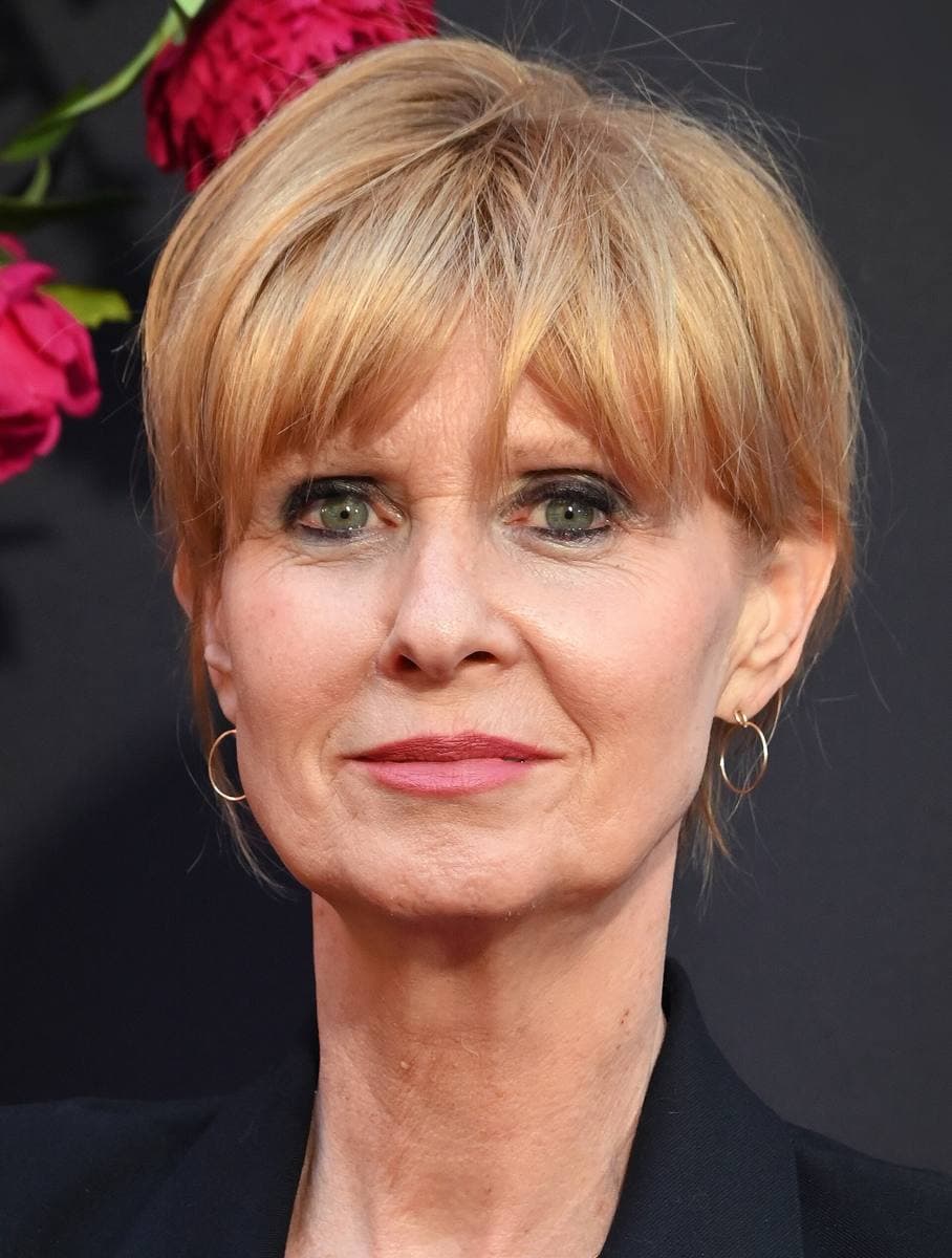 Cynthia Nixon smiling, short red hair