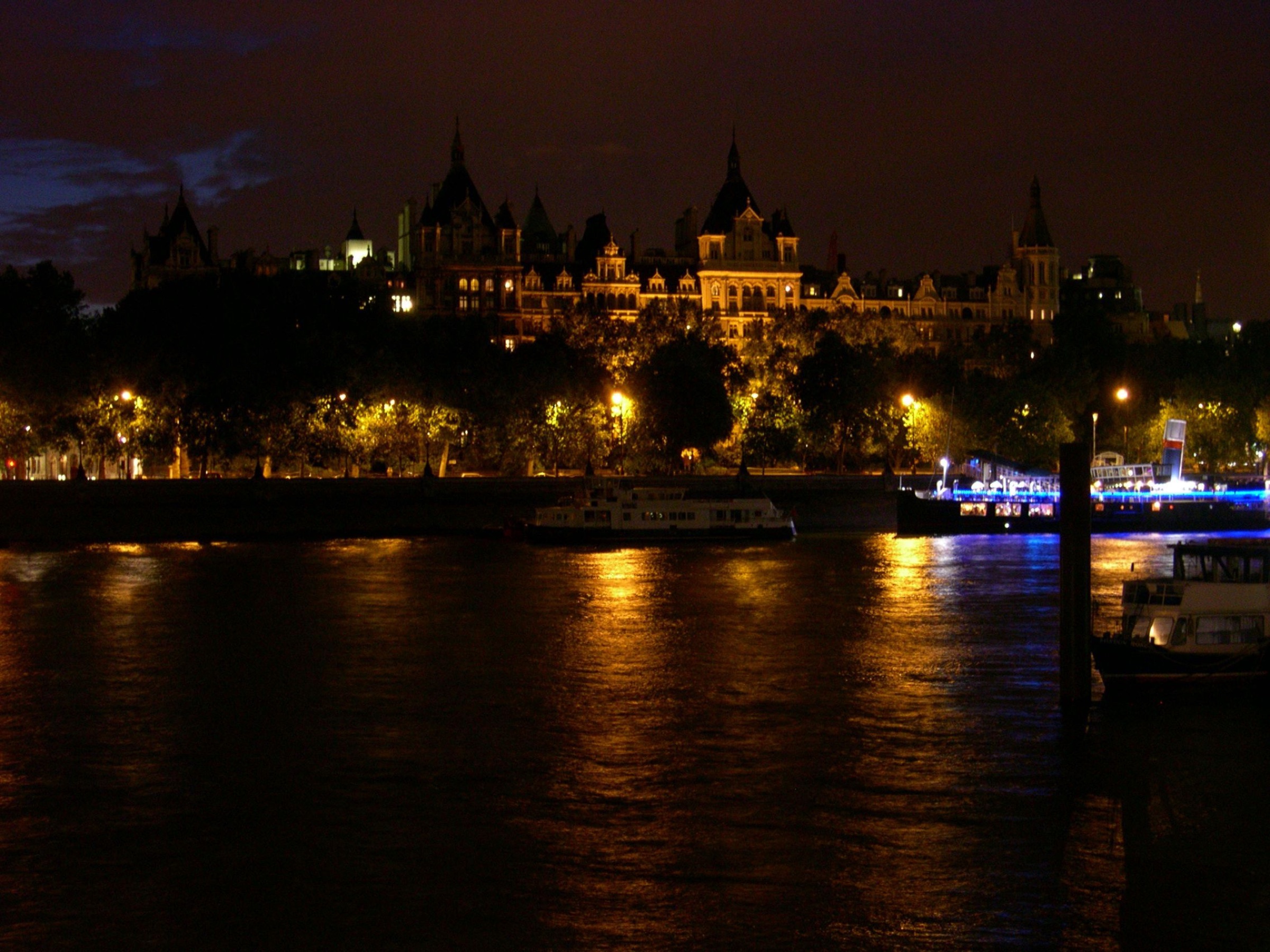 London — editorial city context for cultural experiences