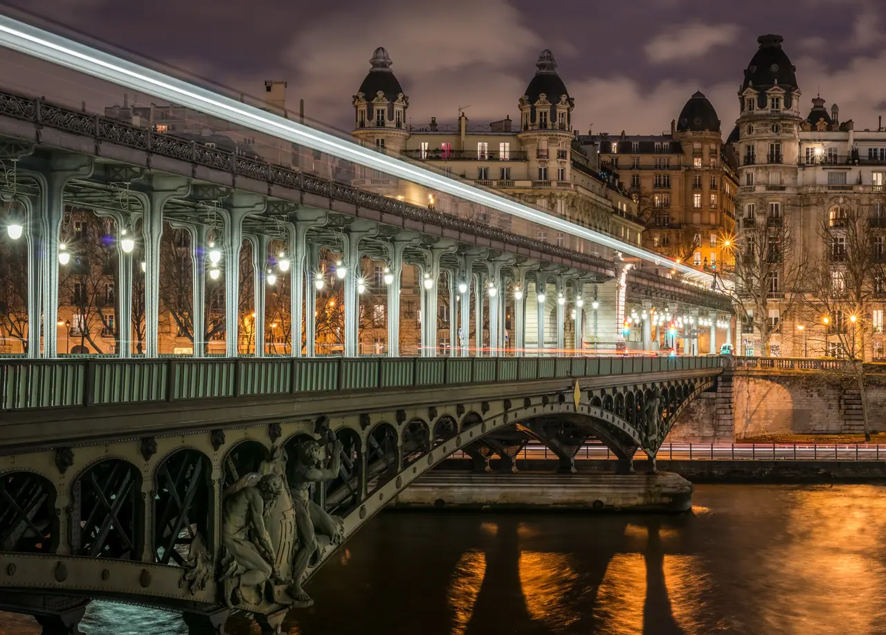 The Pont de Bir-Hakeim and the 16th arrondissement at night