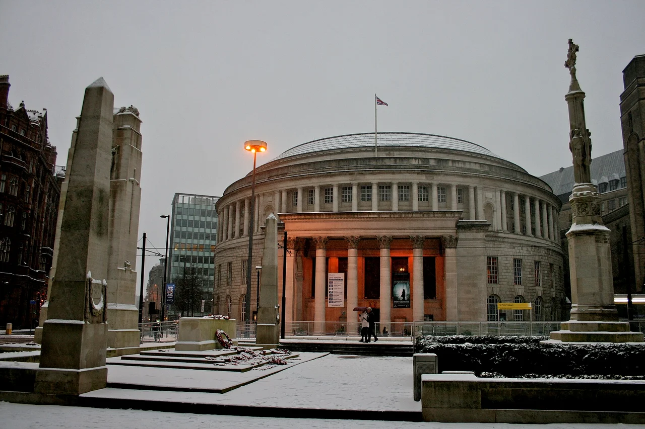 Manchester Central Library in snow, December 2009