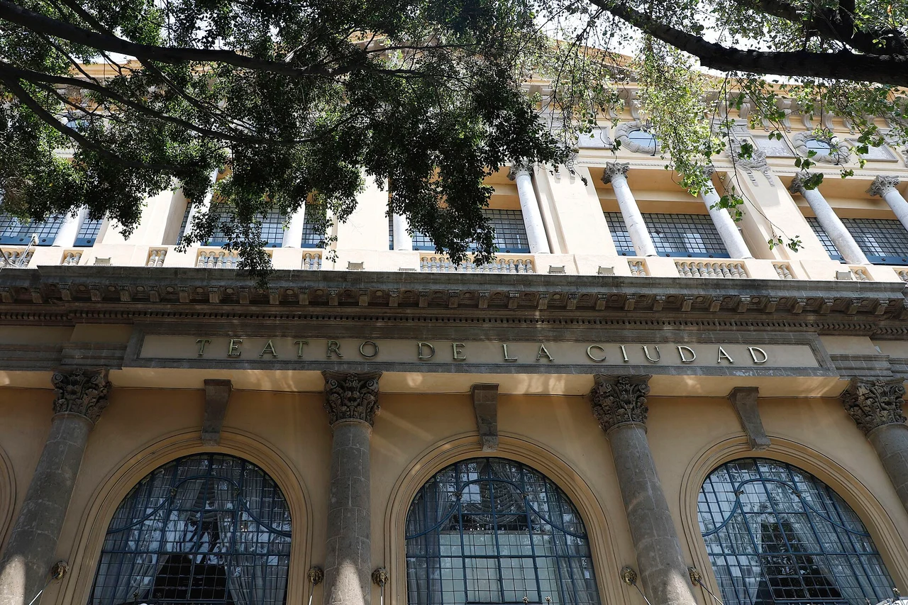 Teatro de la Ciudad Esperanza Iris façade and entrances